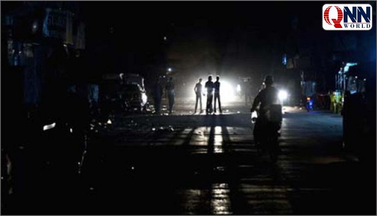 کراچی: بارش کو کئی گھنٹےگزر گئے مگر شہر کے مختلف علاقوں میں بجلی تاحال بحال نہ ہوسکی