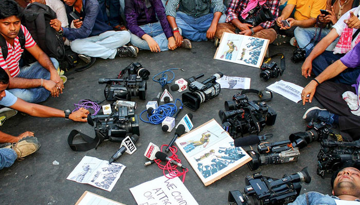 بھارت میں مسلم مخالف جرائم رپورٹ کرنے والے صحافیوں کو ہدف بنانے کا انکشاف