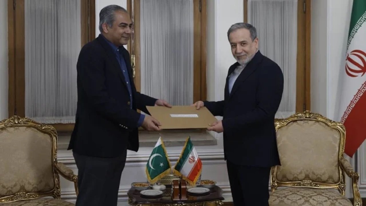 محسن نقوی کا ہنگامی دورۂ ایران، ایرانی قیادت سے ملاقاتوں میں دوطرفہ تعاون اور اسلام آباد معاہدے پر گفتگو ہوگی