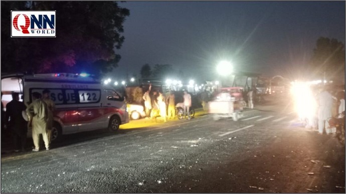 گوجرہ کے قریب مسافر بس اور شہ زور گاڑی میں ہولناک تصادم، بچی سمیت 3 افراد جاں بحق