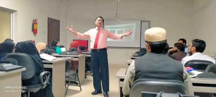 پنجاب کالج سیالکوٹ میں اساتذہ کی تربیت کے لیے کپیسٹی بلڈنگ سیمینار، ڈاکٹر اکرم کاشمیری کا مؤثر تدریس پر زور