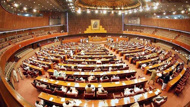 قومی اسمبلی میں بجٹ پر گرما گرم بحث، حکومت اور اپوزیشن میں سخت جملوں کا تبادلہ
