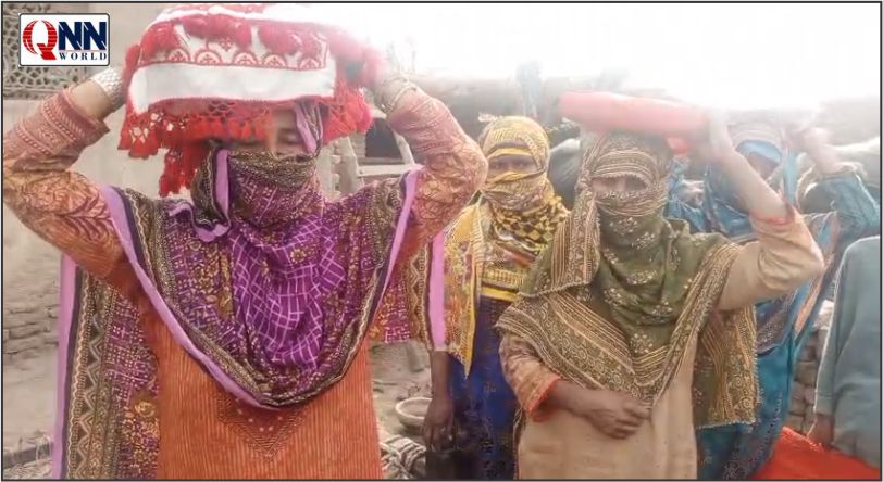 نیوکوٹ: دو نوجوانوں کے لاپتہ ہونے پر خواتین کا انوکھا احتجاج، معززین سے مداخلت کی اپیل