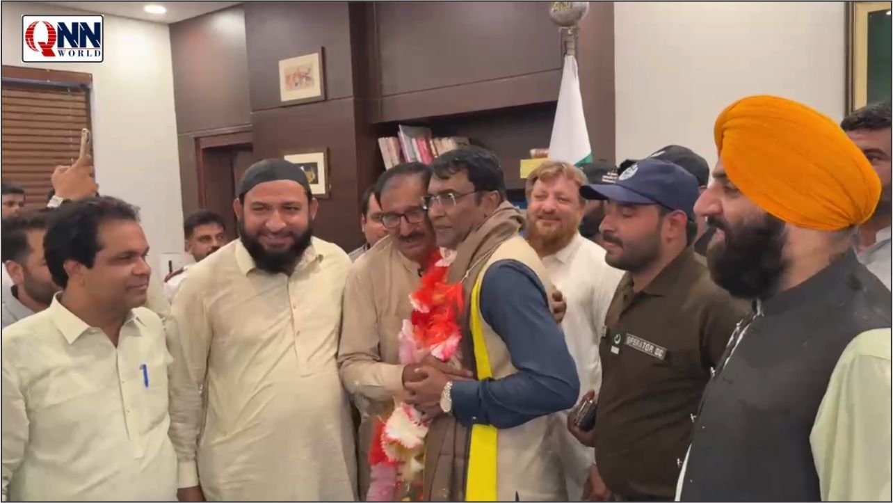 محمد تسلیم اختر راؤ کی رخصتی پر شہریوں کا بے مثال اظہارِ محبت، سینکڑوں افراد ڈی سی ہاؤس پہنچ گئے