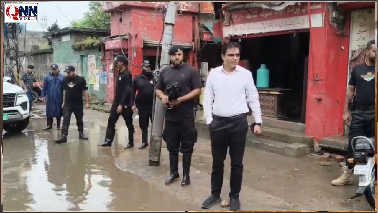 بارش کے بعد کمشنر گوجرانوالہ کا ہنگامی دورہ، نکاسیٔ آب تیز کرنے کی ہدایت