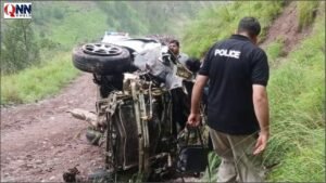 سیالکوٹ:ناران جاتے ایک ہی خاندان کی گاڑی کھائی میں جا گری، 4 افراد جاں بحق