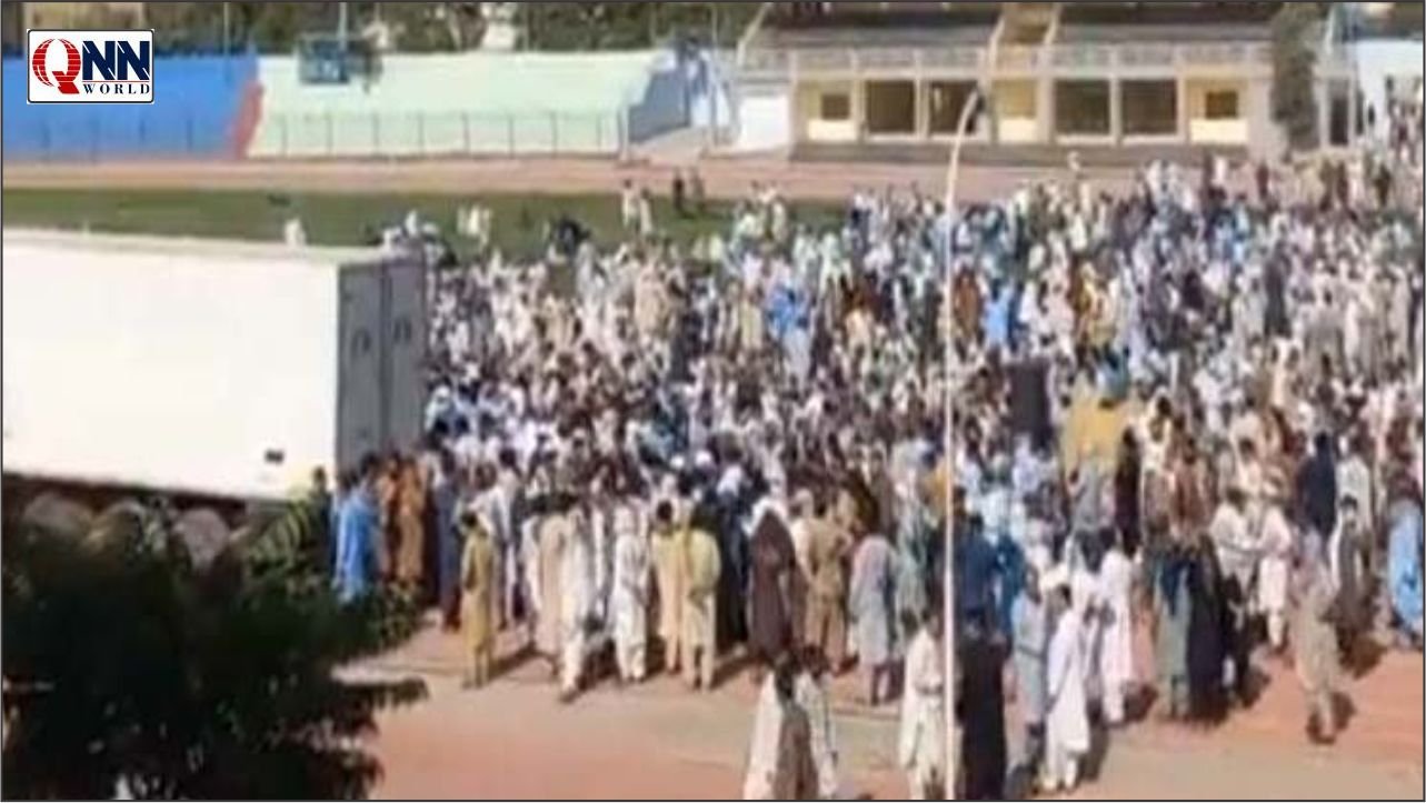 ایوب اسٹیڈیم میں پولیس شہداء کی نمازِ جنازہ: صوبائی وزراء، سیاسی قائدین اور اعلیٰ افسران کی بڑی تعداد میں شرکت