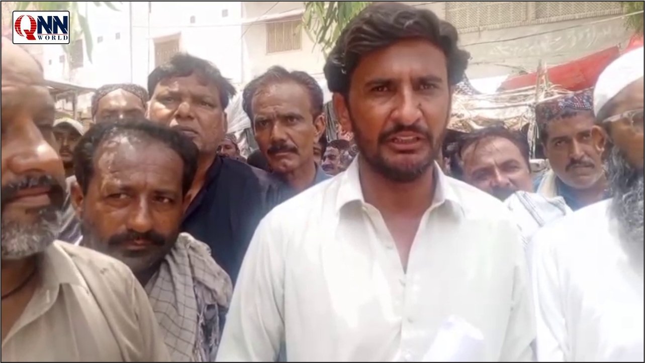 ڈہرکی: 7 فیصد تنخواہوں میں اضافے کے لیے ٹاؤن کمیٹی ملازمین کا شدید گرمی میں احتجاج