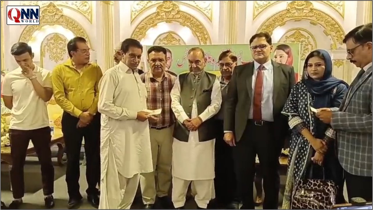 سیالکوٹ: صوبائی وزیر منشاء اللہ بٹ نے 285 مزدوروں میں امدادی گرانٹس تقسیم کر دیں