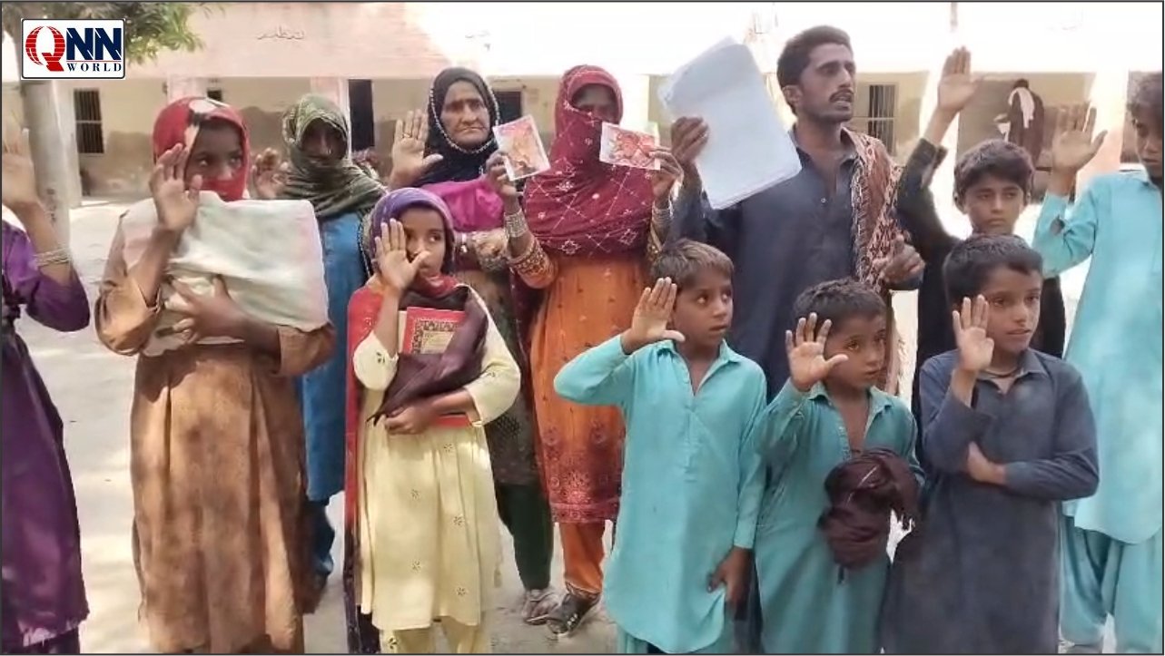 کچو بنڈی تھانے کے سامنے ورثاء کا احتجاج، خواتین اور بچے بھی شریک مظاہرین نے ہاتھوں میں قرآن پاک اٹھا کر اعلیٰ حکام سے انصاف کی اپیل کر دی