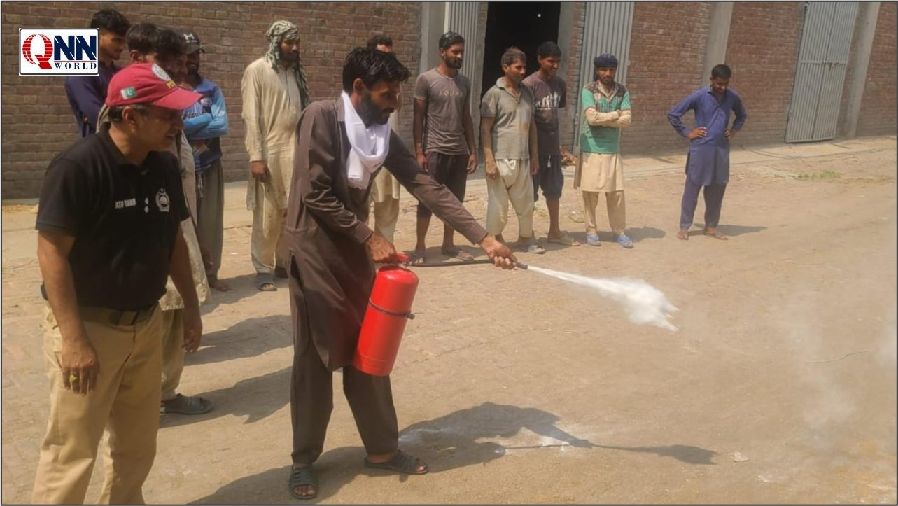 فائر سیفٹی قوانین پر عملدرآمد لازمی: اوکاڑہ میں سول ڈیفنس کی جانب سے فیکٹری ملازمین کی تربیت