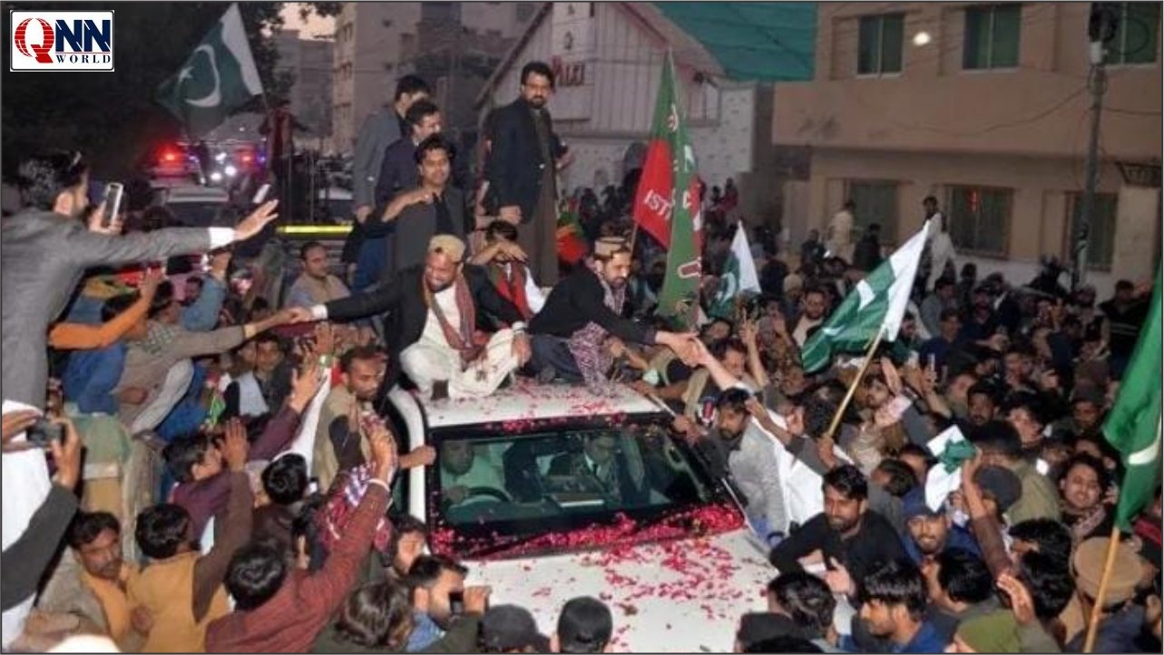 گھوٹکی: پی ٹی آئی کا قافلہ وزیراعلیٰ خیبرپختونخوا کے استقبال کے لیے کموں شہید روانہ
