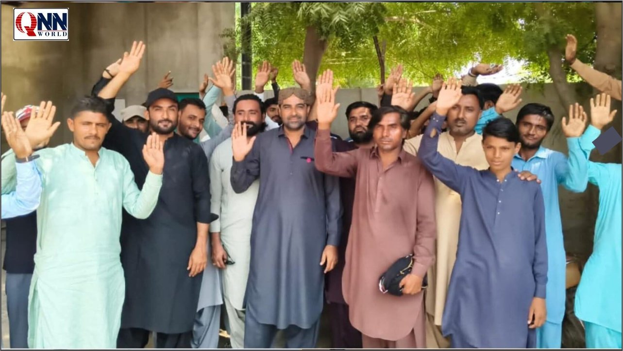 گھوٹکی: منظور شدہ کرکٹ گراؤنڈ کی تاخیر پر نوجوان کھلاڑیوں کا مظاہرہ