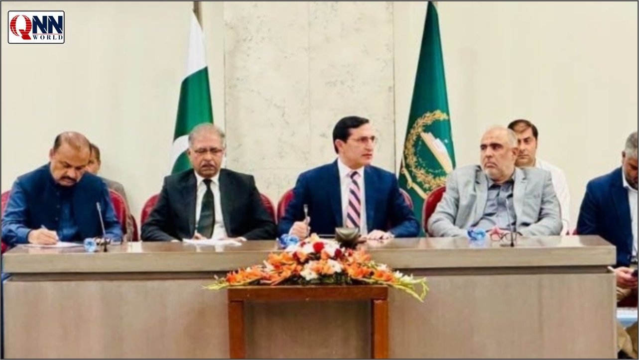 پی ٹی آئی اجلاس میں تنازعہ، اعظم سواتی اجلاس چھوڑ کر چلے گئے