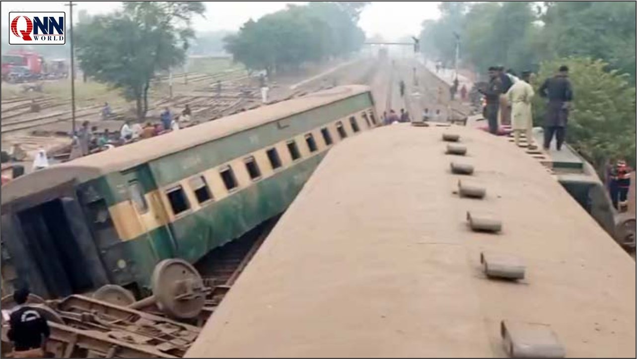 کراچی سے پشاور جانے والی ٹرین کو خوفناک حادثہ، 15 بوگیاں پٹری سے اتر گئیں، وزیراعظم کا نوٹس