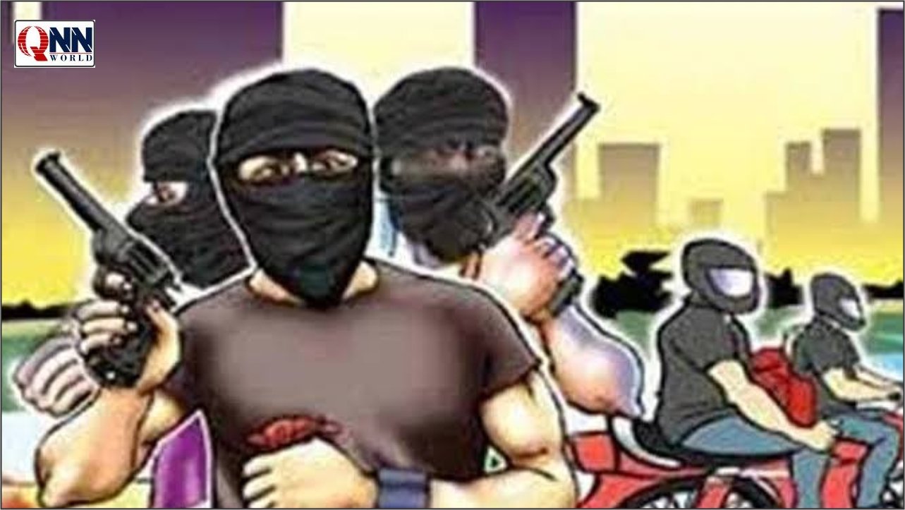 کار سوار 4 ڈکیٹوں کی گن پوائنٹ پر دکان میں واردات، رینالہ خورد پولیس نے تحقیقات شروع کر دیں