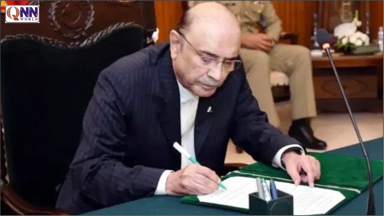 صدرِ مملکت آصف علی زرداری نے وزیراعظم شہباز شریف کی سفارش پر خیبرپختونخوا میں ایمرجنسی نافذ کر دی۔